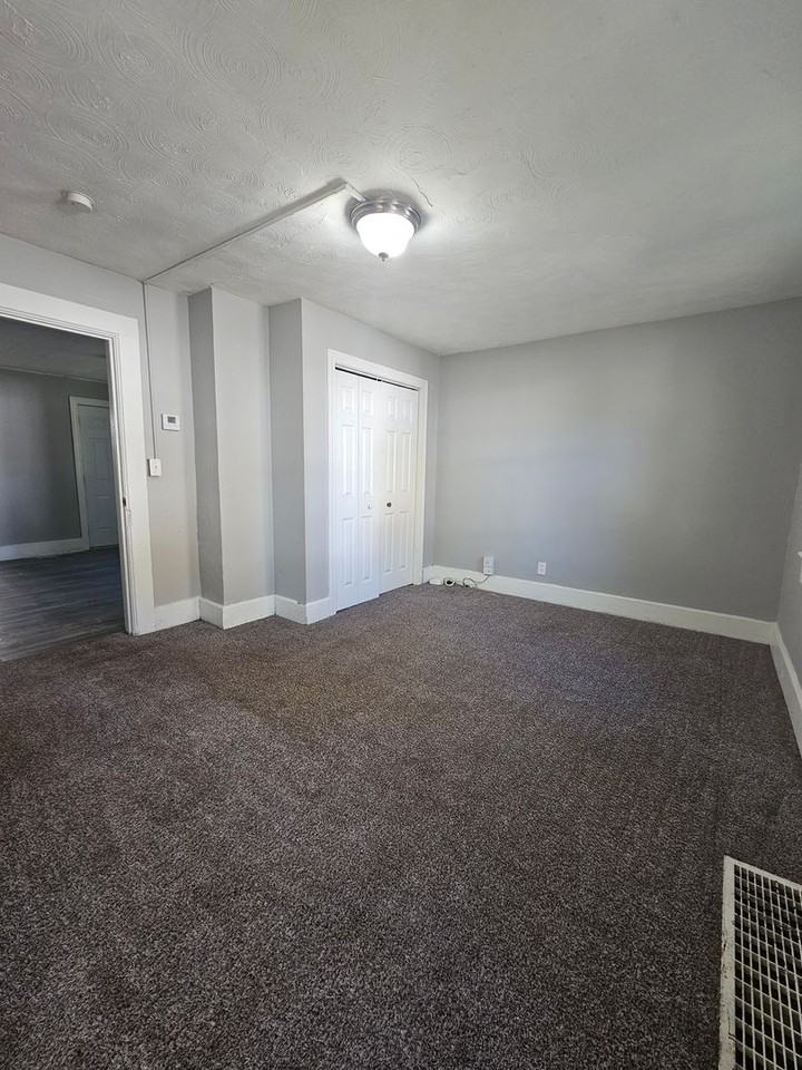 505 West 17th Street - Photo 6 of 10