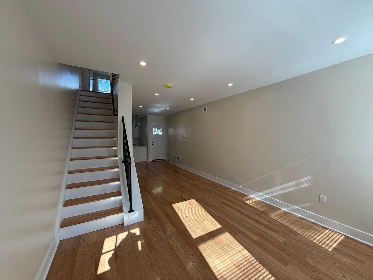 2513 W Seybert St - Photo 2 of 20