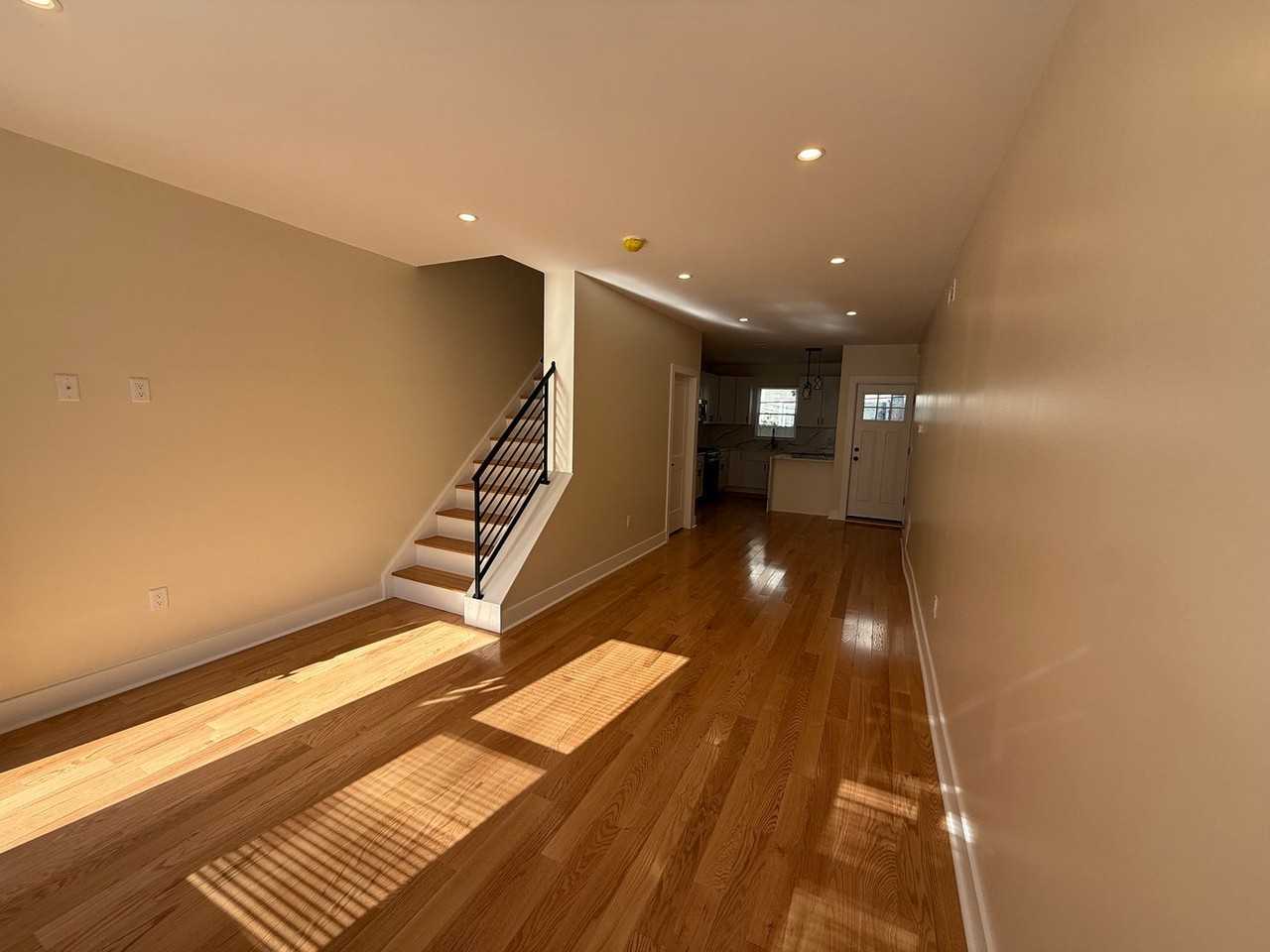 2513 W Seybert St - Photo 3 of 20