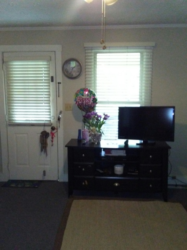 220 Maury St - Photo 2 of 9