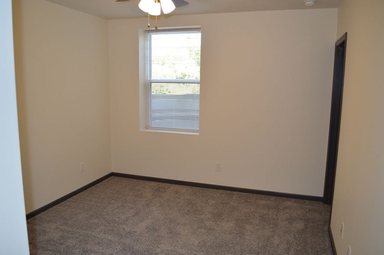 585 Birch Hill Dr #24 - Photo 6 of 9