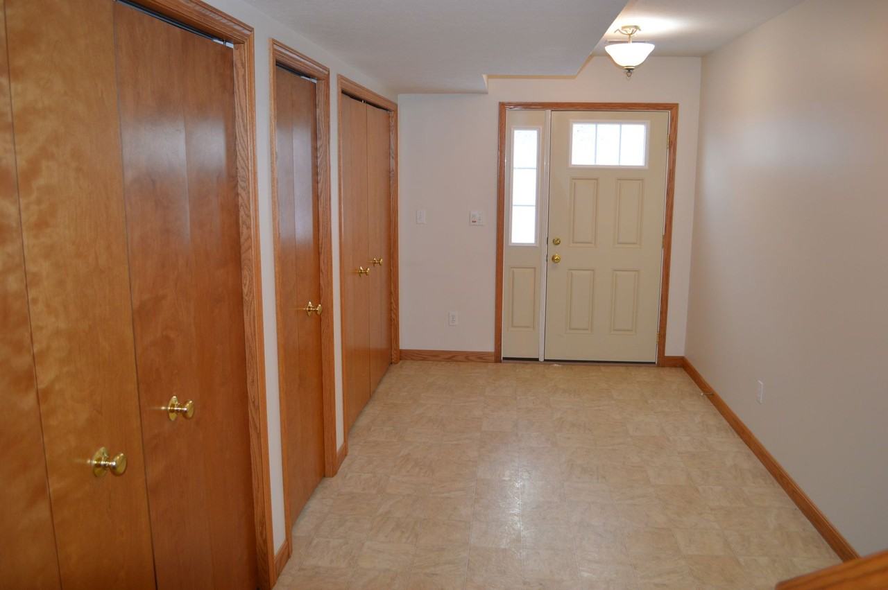 479 Sparrow Way - Photo 3 of 11