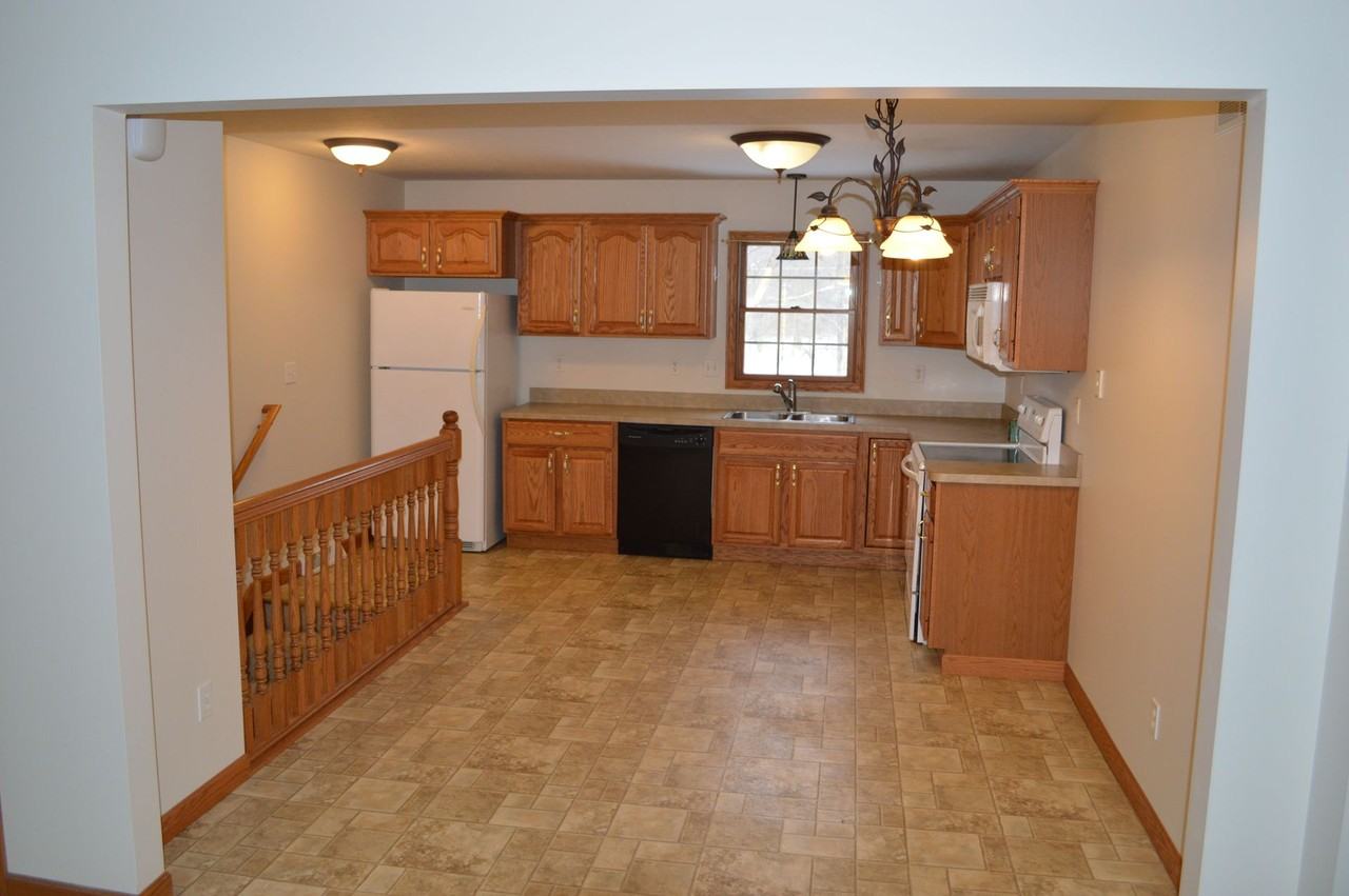 479 Sparrow Way - Photo 4 of 11