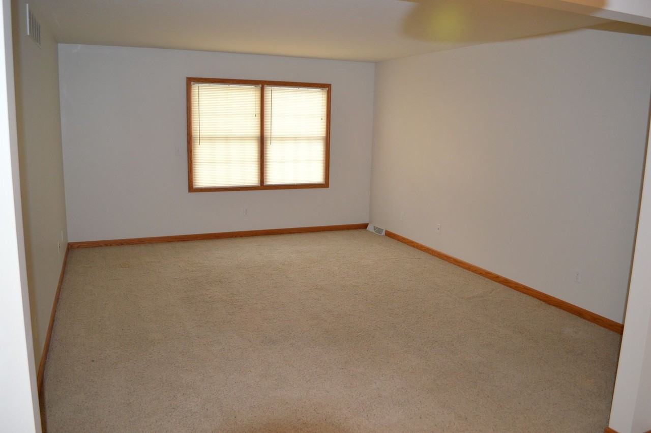 479 Sparrow Way - Photo 5 of 11