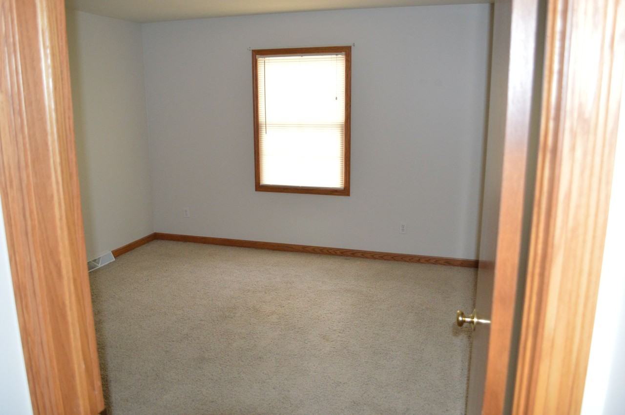 479 Sparrow Way - Photo 6 of 11