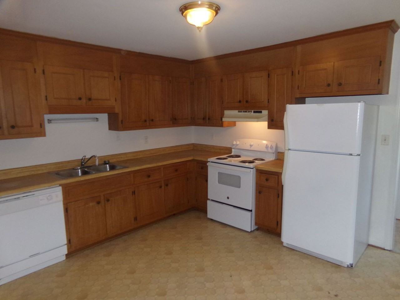 6304 Commons Ct - Photo 2 of 5