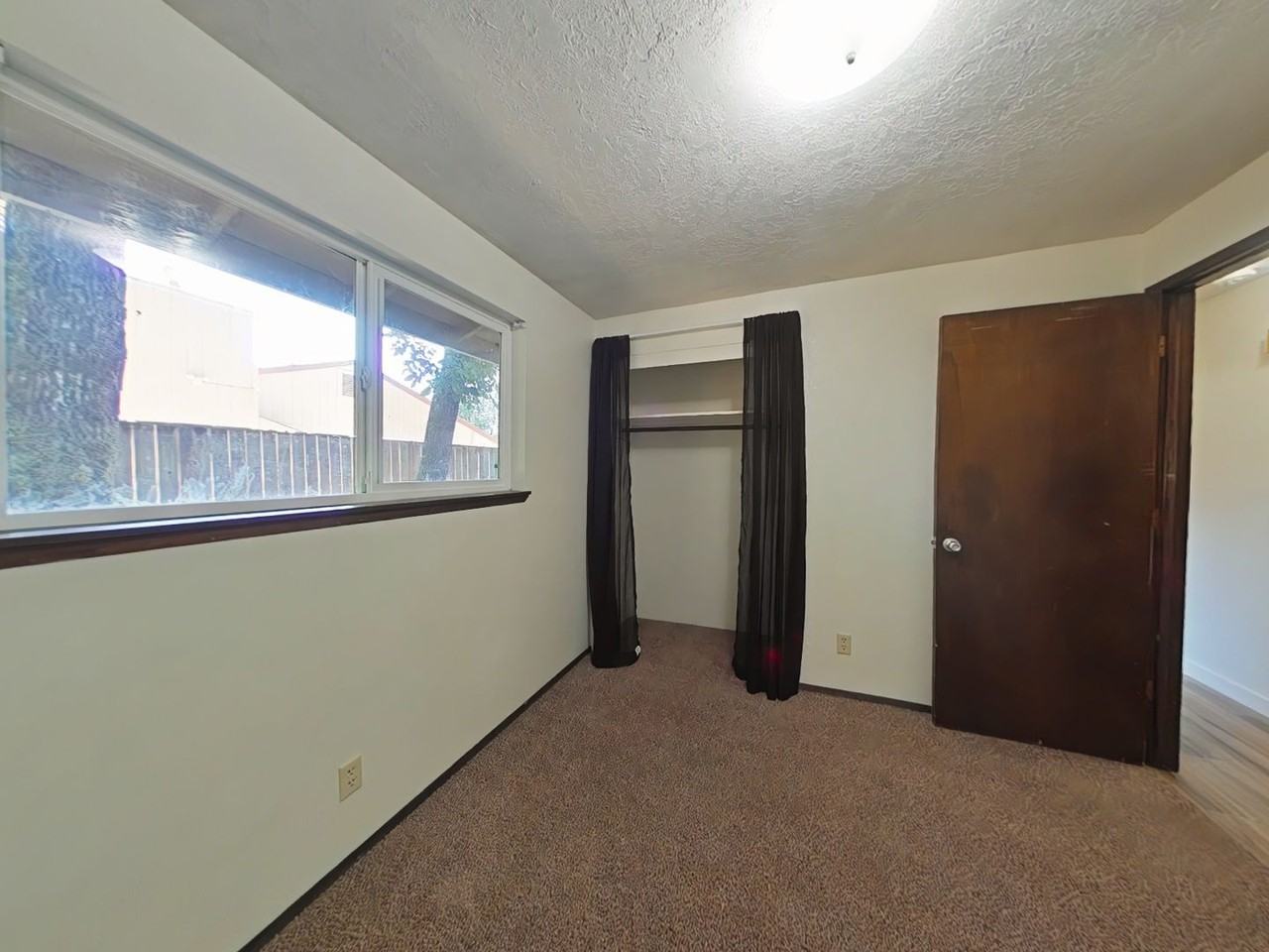 685 Nw Linden Ave - Photo 6 of 12