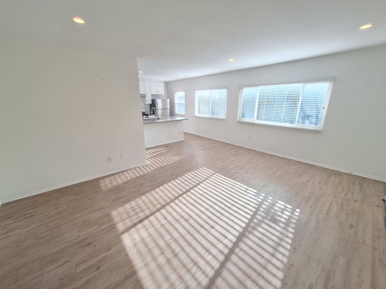 12625 Pacific Ave. - Photo 4 of 11