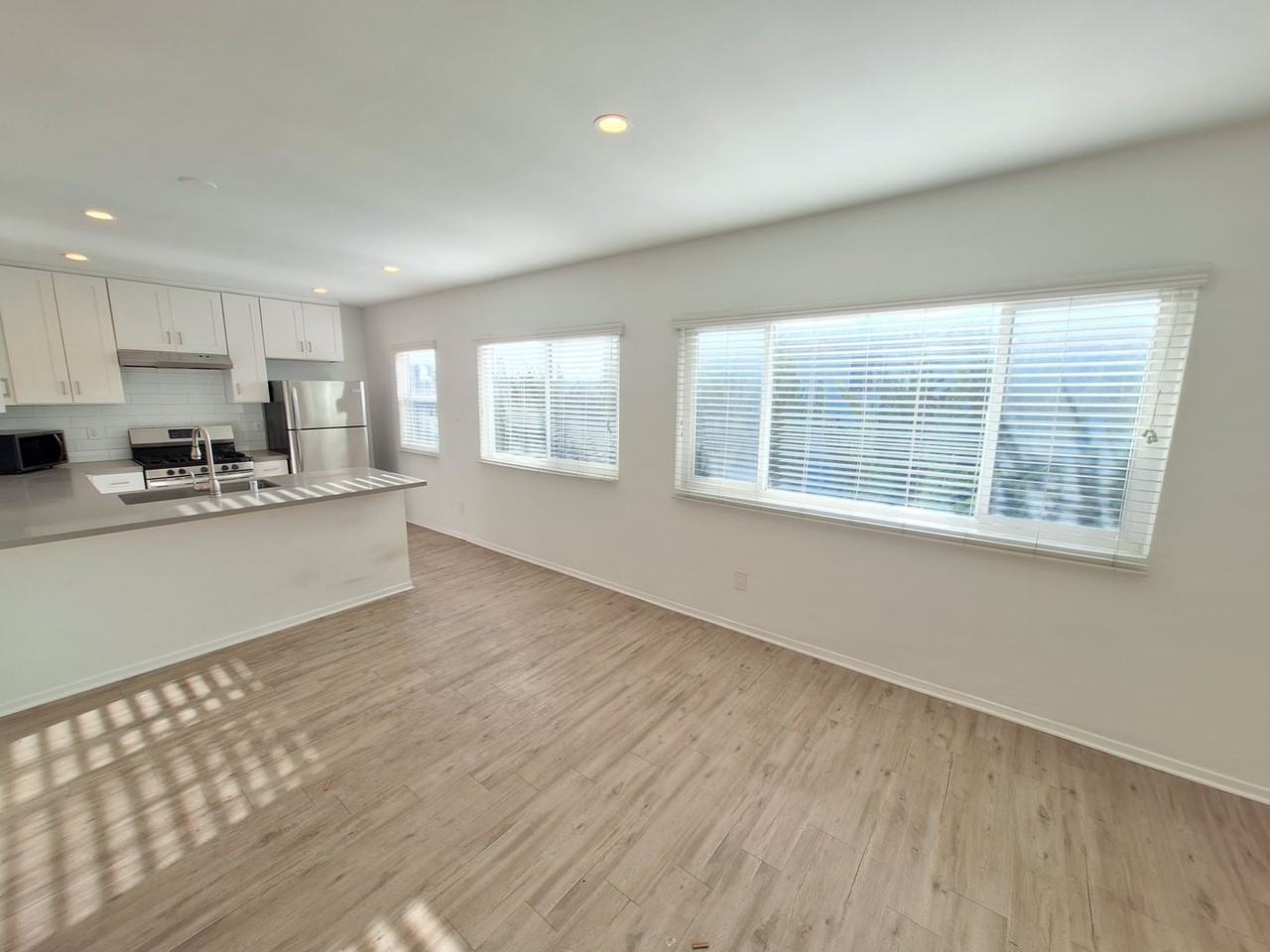 12625 Pacific Ave. - Photo 5 of 11