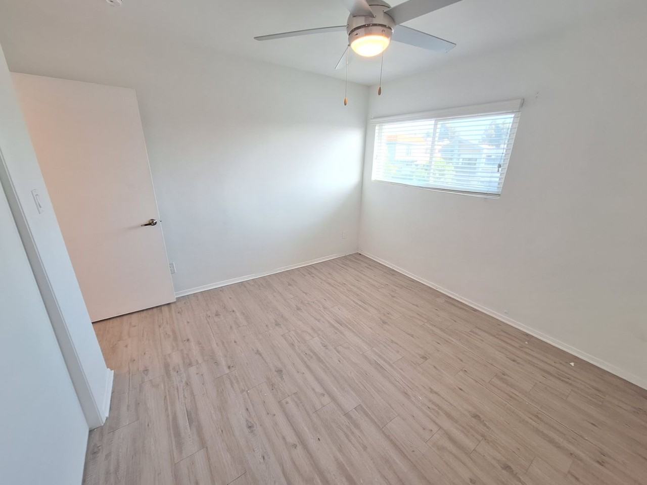 12625 Pacific Ave. - Photo 7 of 11