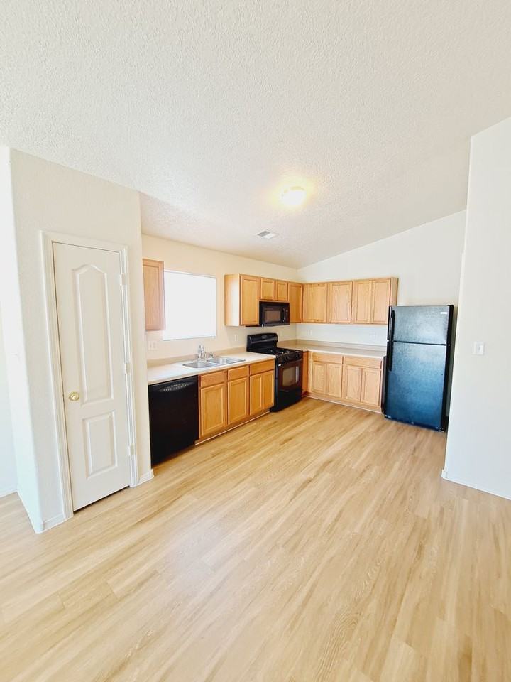 751 Deer Brush Court - Photo 5 of 34