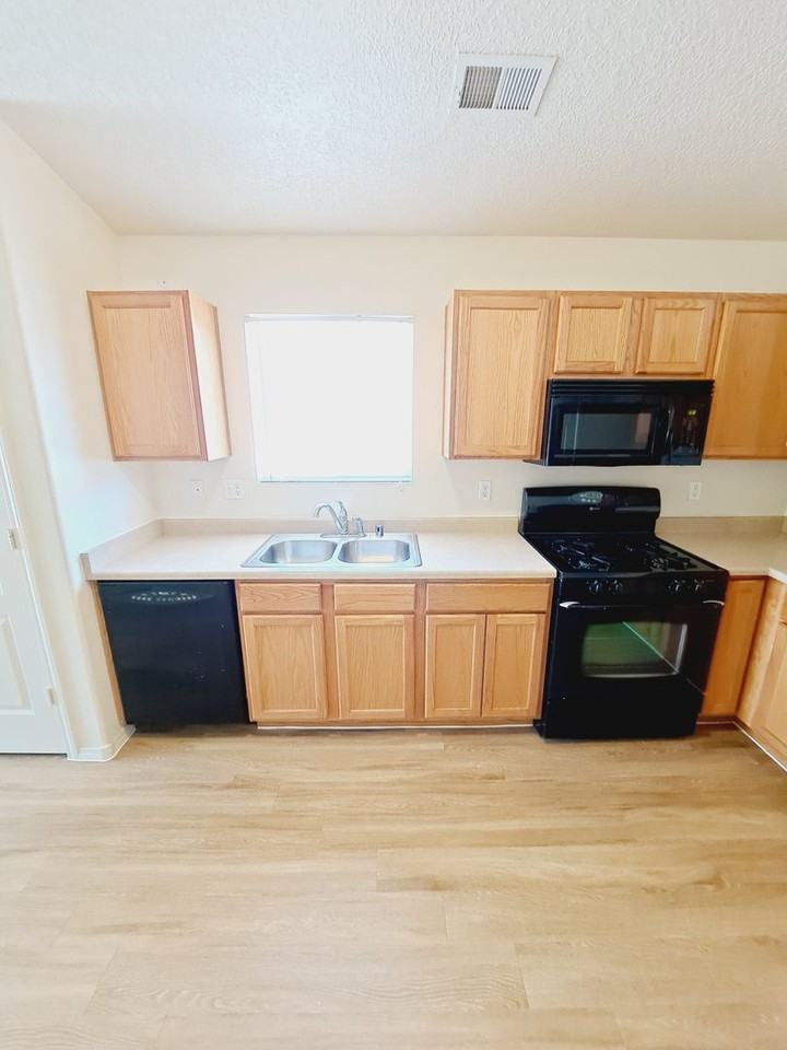 751 Deer Brush Court - Photo 6 of 34