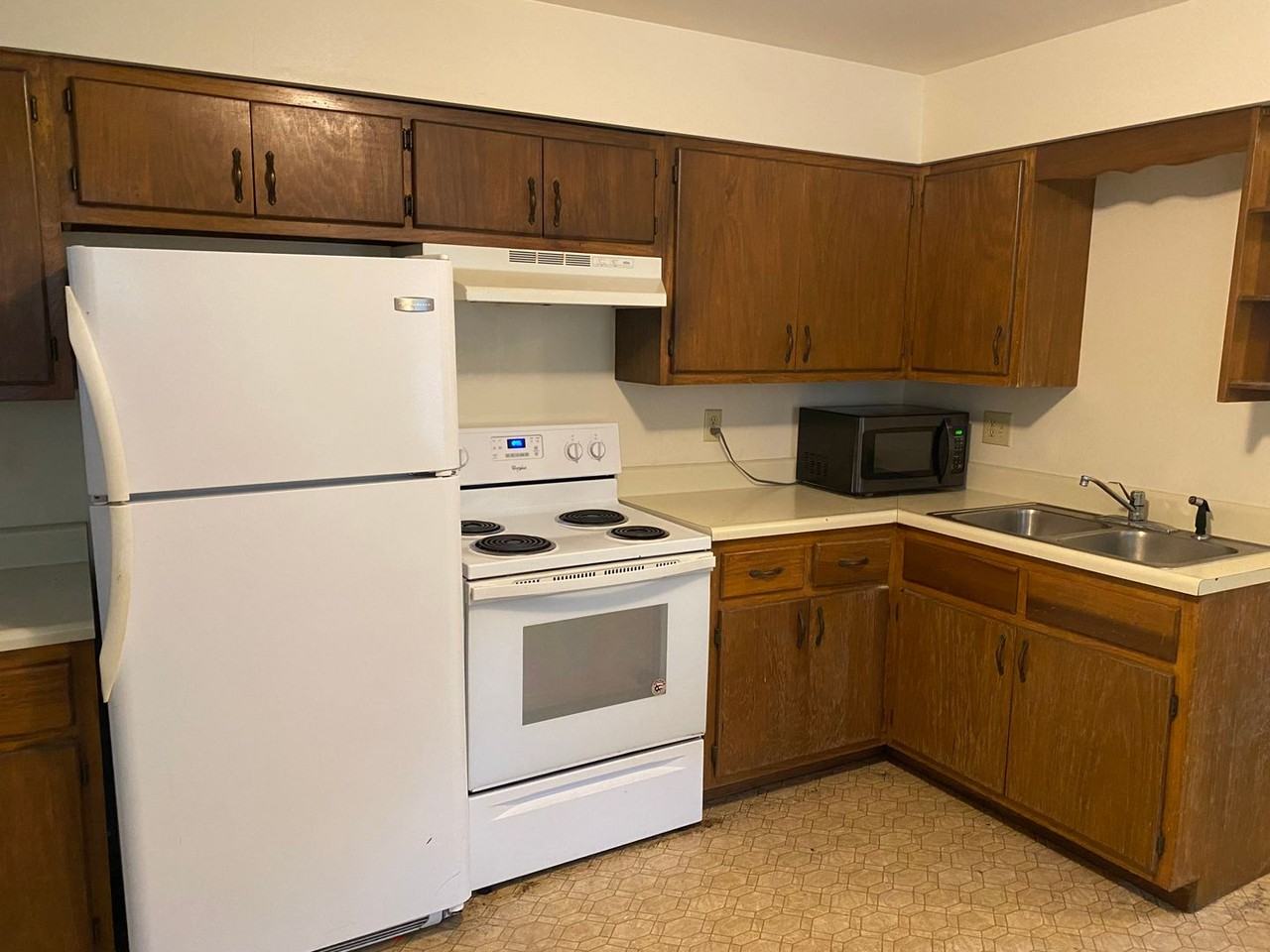 112 S Fayette St - Photo 3 of 14