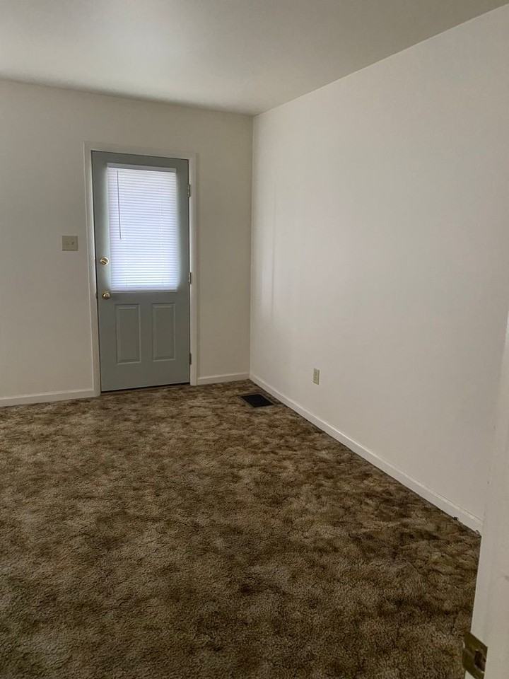 112 S Fayette St - Photo 5 of 14