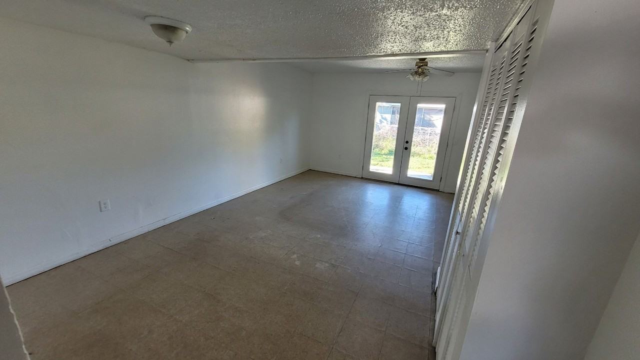 713 66th Ave W - Photo 4 of 16