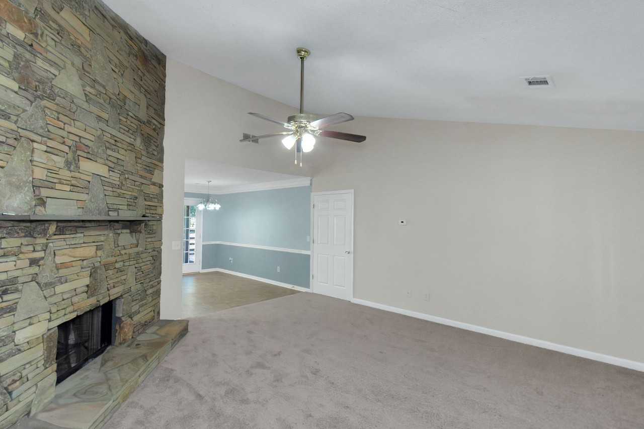 30 Oaklake Ct - Photo 5 of 32