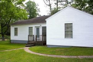 featured image of 901 Dennis Ave