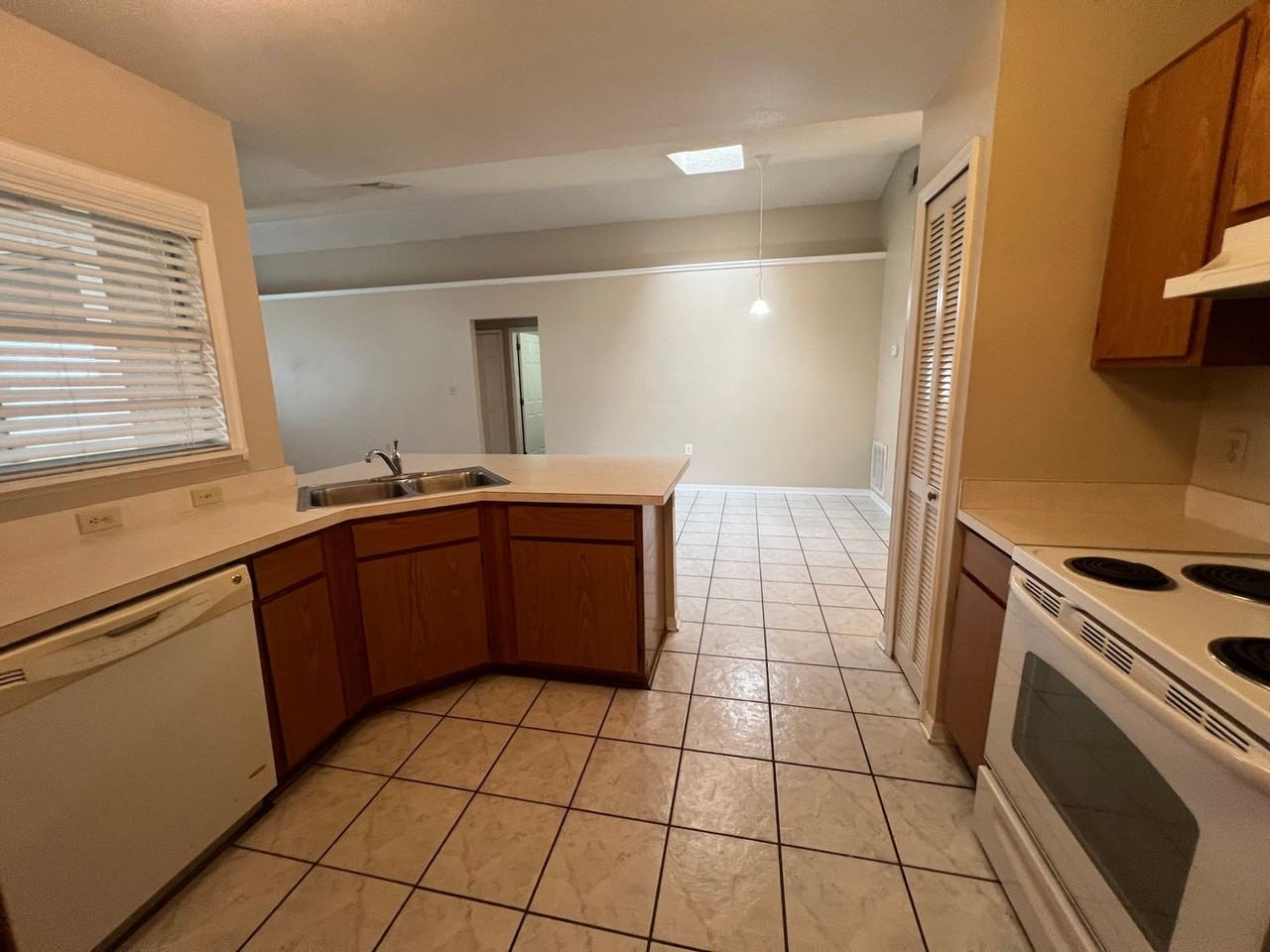 1615 Cracker Creek Court - Photo 6 of 25