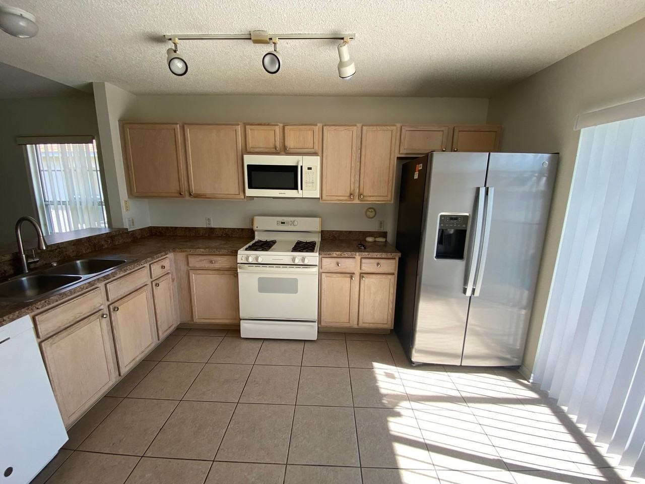 335 Sonja Cir - Photo 4 of 27