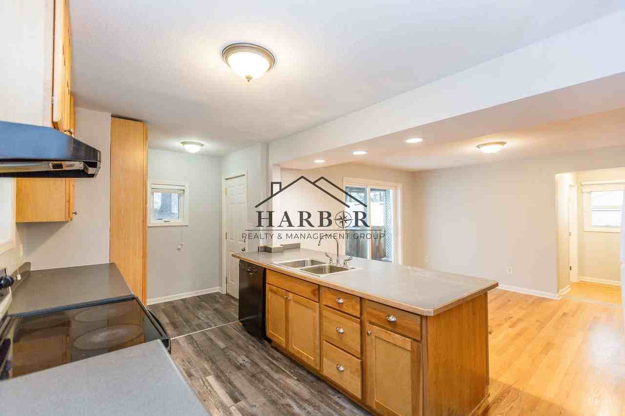 27 8th St Nw - Photo 2 of 13