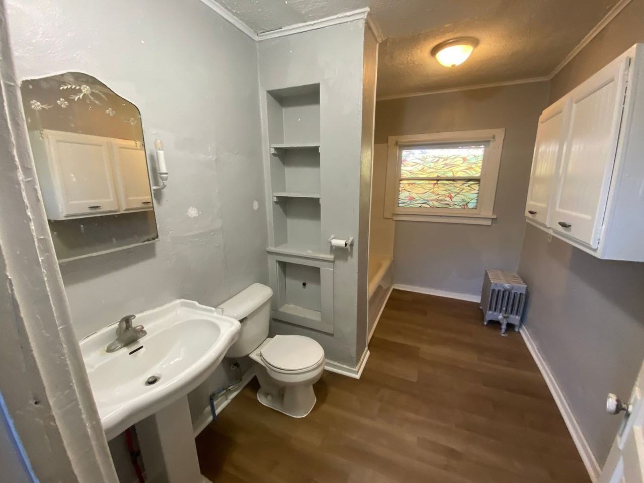 920 W Locust St - Photo 2 of 4