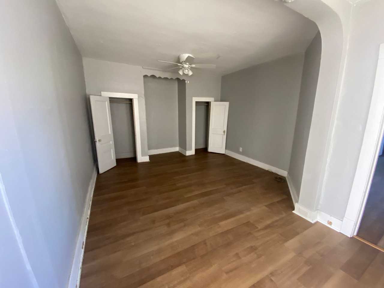 920 W Locust St - Photo 3 of 4