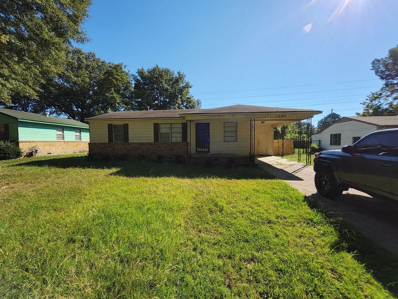 1645 Kilarney Ave - Photo 2 of 17