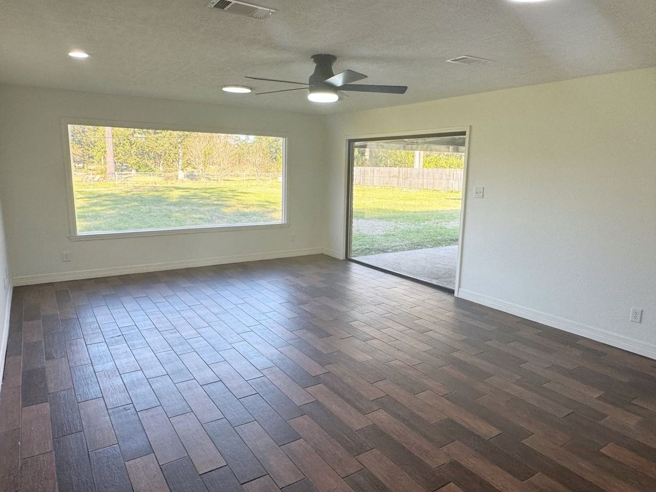 310 West Pineshadows Drive - Photo 2 of 27