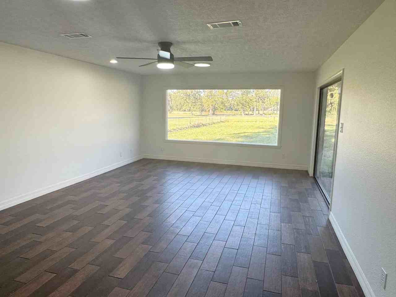 310 West Pineshadows Drive - Photo 3 of 27