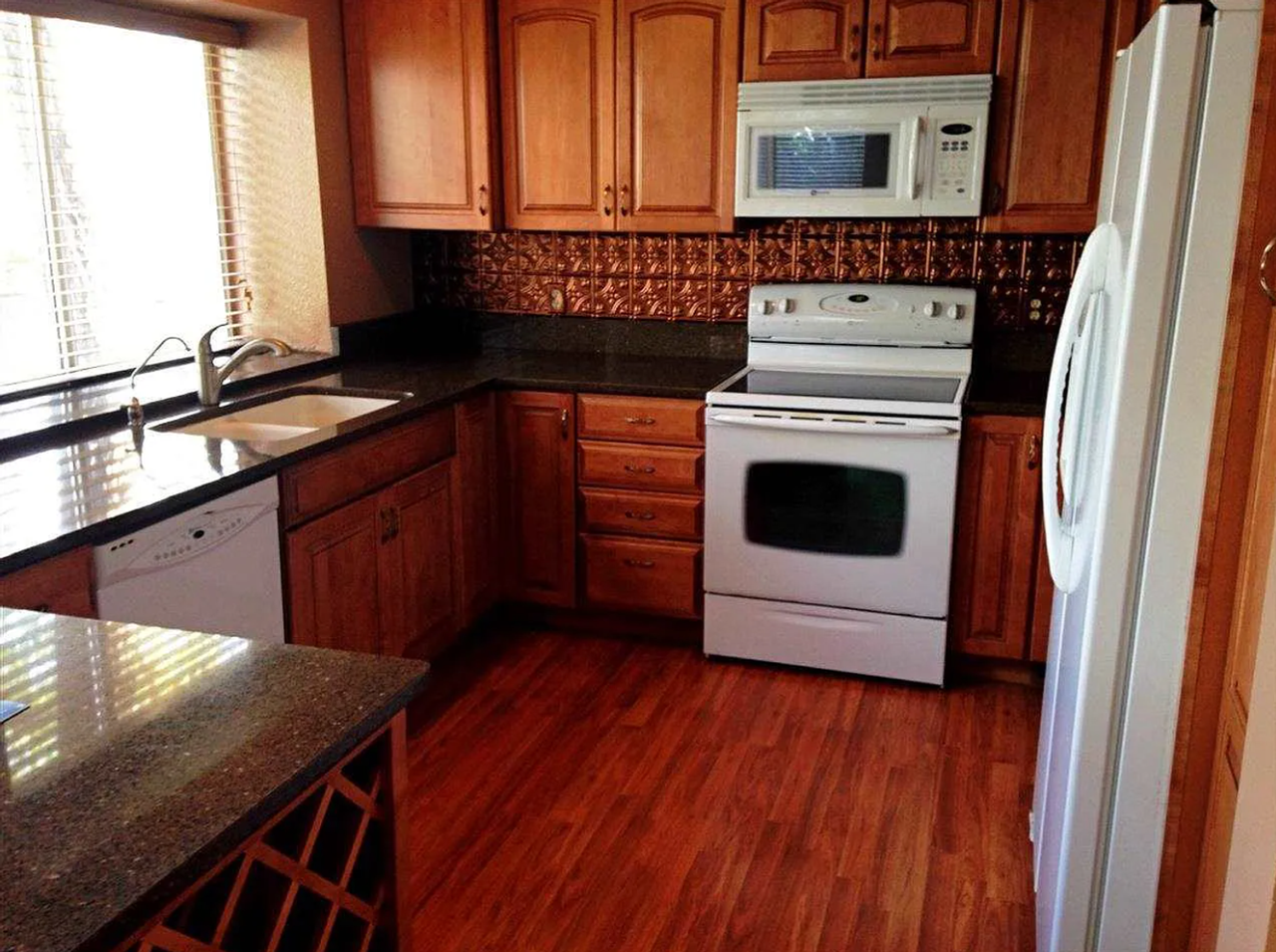 6350 Woods Creek Court - Photo 7 of 22