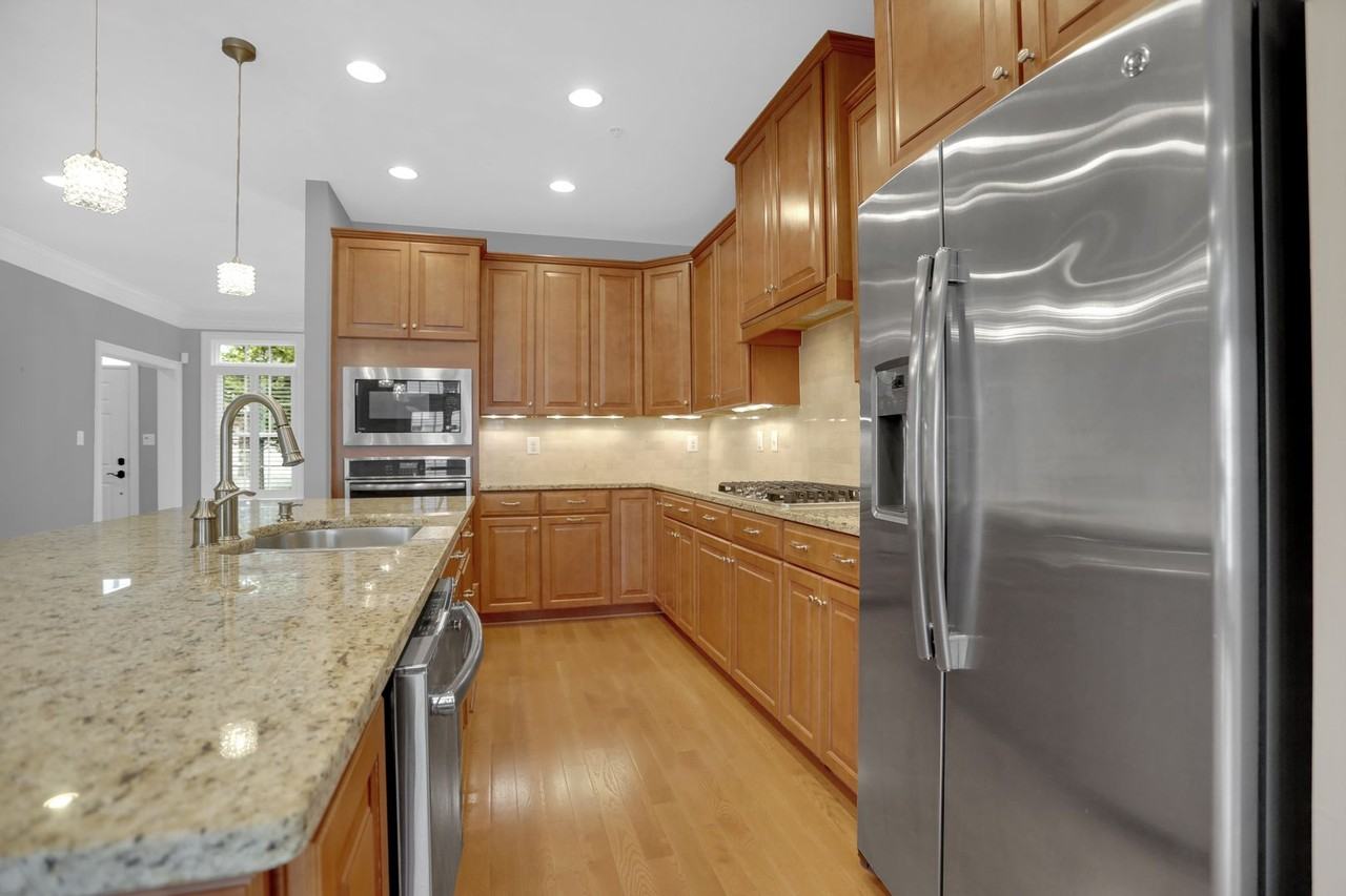 8638 Westford Rd - Photo 3 of 34