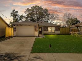 featured image of 305 E Humble St