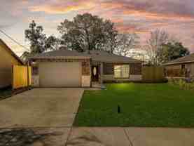 305 E Humble St - Photo 1 of 1