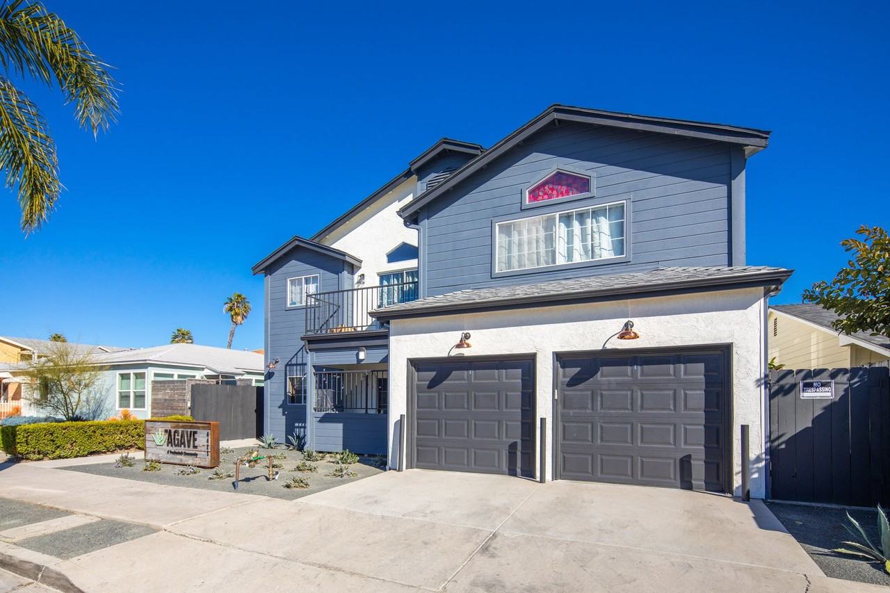 4421 48th Street - Photo 4 of 42