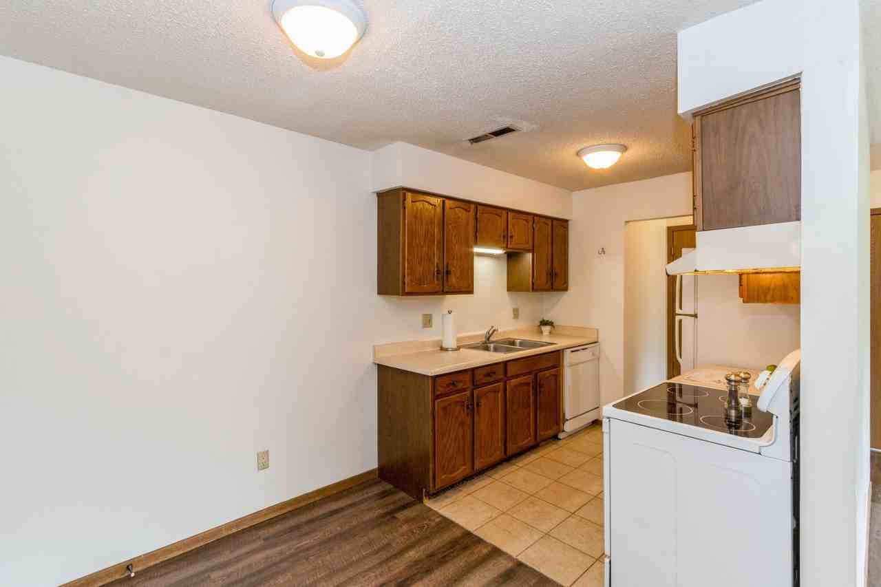 814 Oakcrest Street - Photo 2 of 16