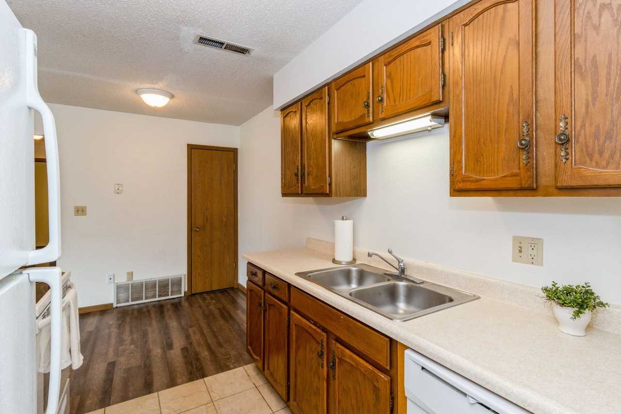 814 Oakcrest Street - Photo 3 of 16