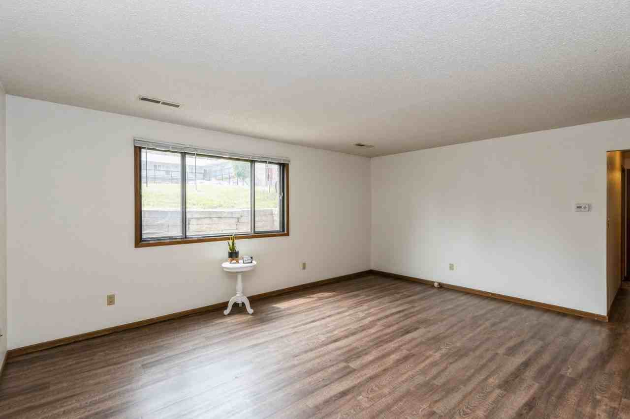 814 Oakcrest Street - Photo 4 of 16