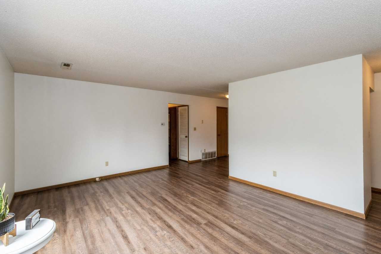 814 Oakcrest Street - Photo 6 of 16