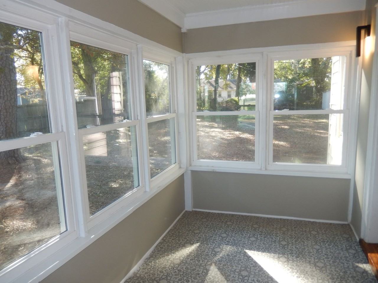 721 E Laburnum Ave - Photo 3 of 12