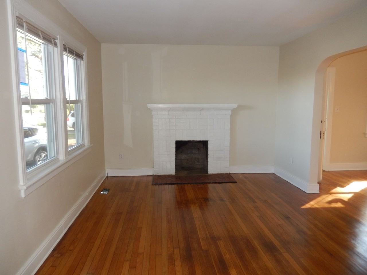 721 E Laburnum Ave - Photo 4 of 12