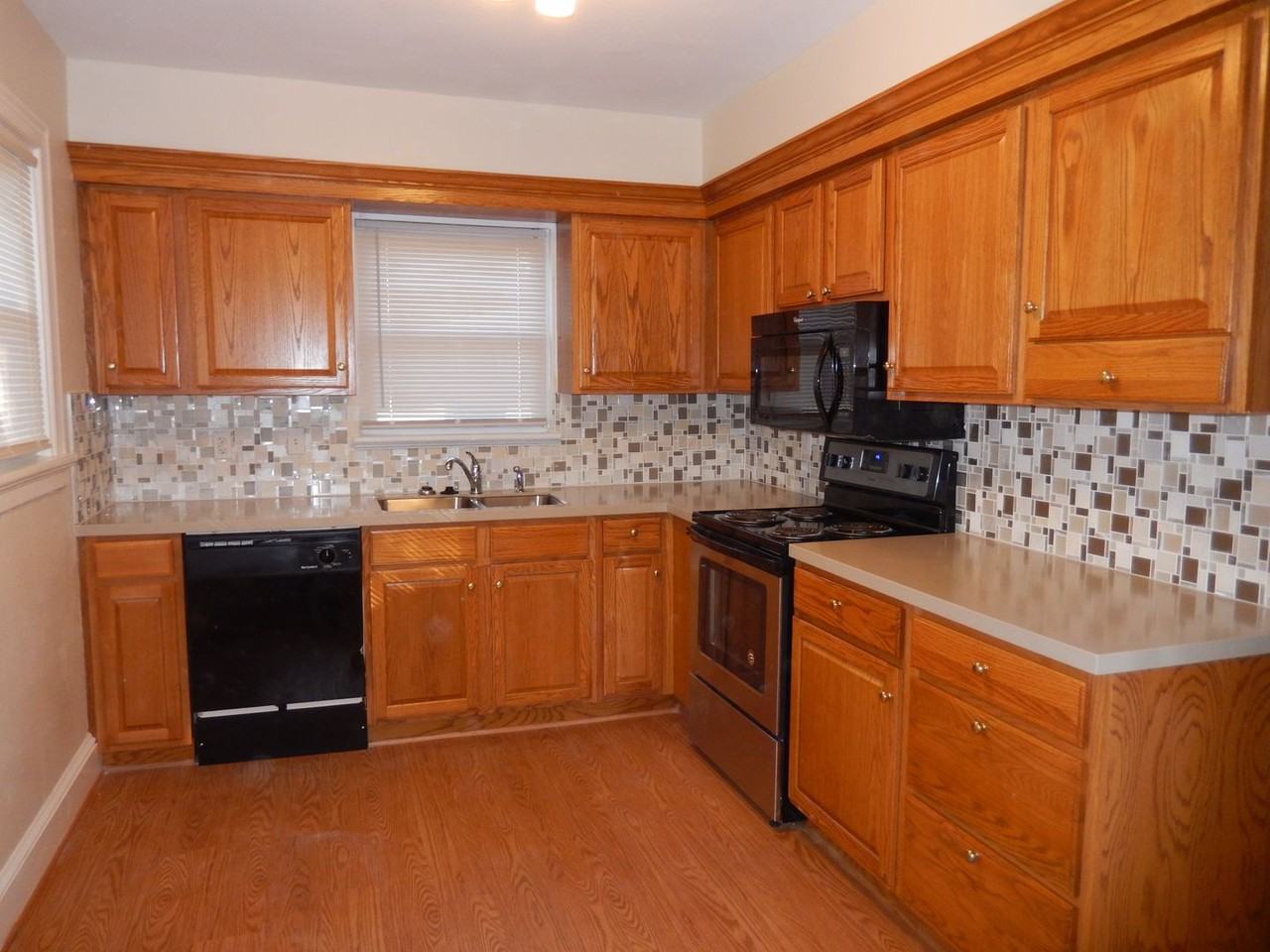 721 E Laburnum Ave - Photo 5 of 12