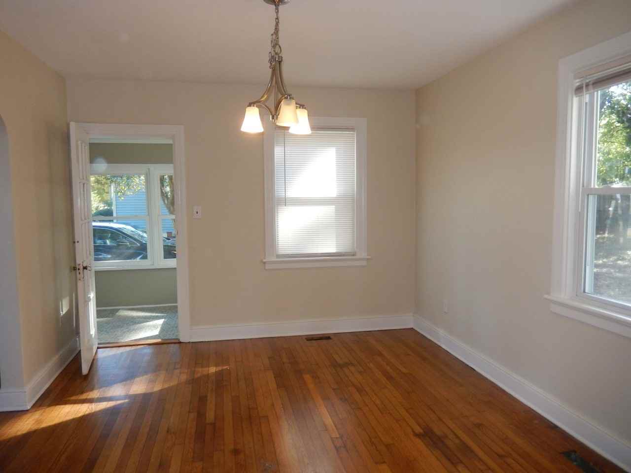 721 E Laburnum Ave - Photo 6 of 12