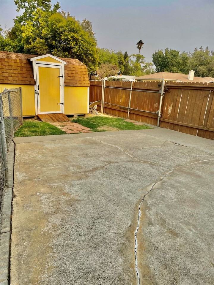 1900 Flowers St - Photo 2 of 17