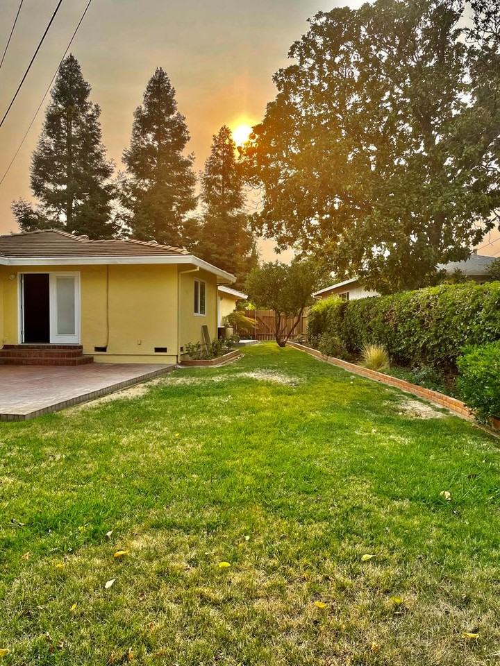 1900 Flowers St - Photo 3 of 17