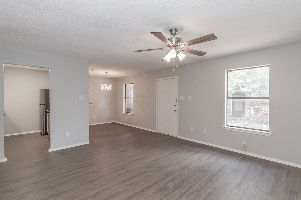 5013 Geddes Ave - Photo 5 of 30