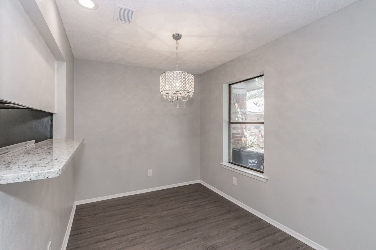 5013 Geddes Ave - Photo 7 of 30