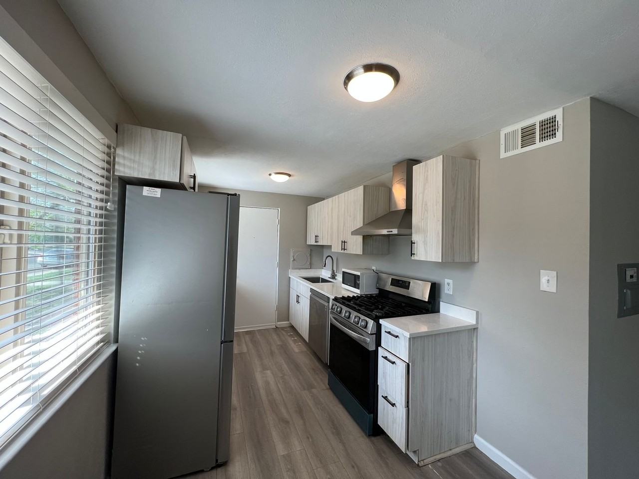 1950 Beeler St - Photo 5 of 16