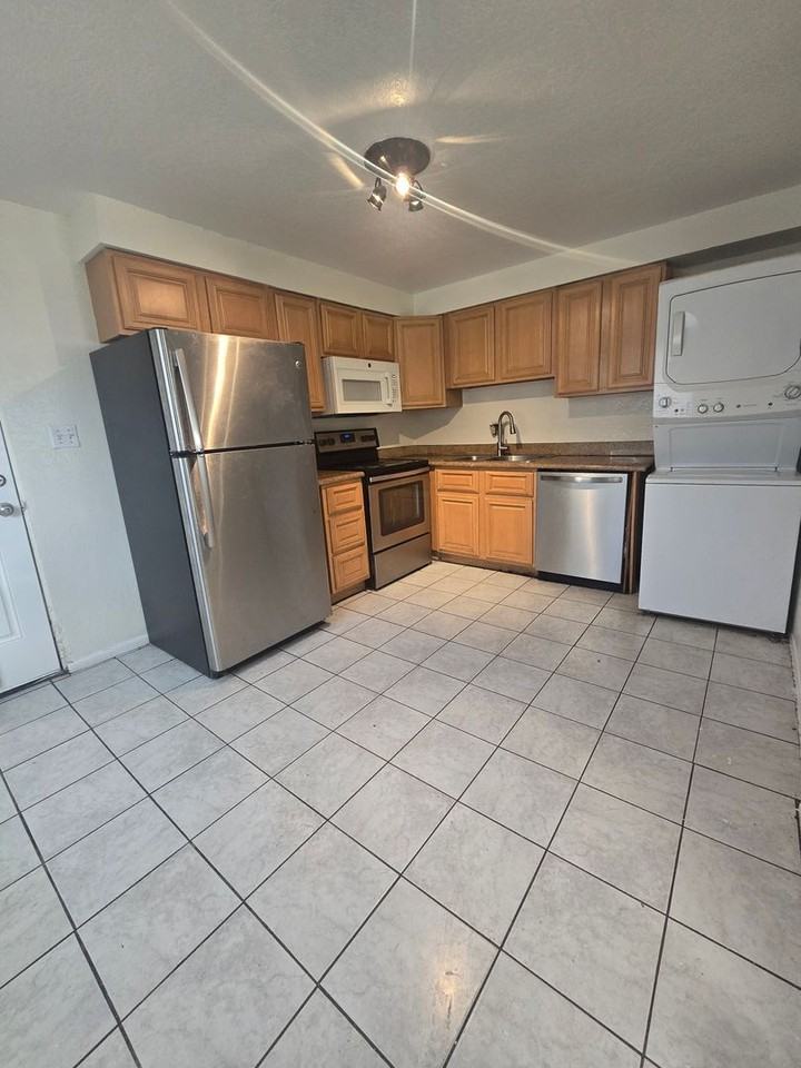 414 Dayton St - Photo 2 of 8