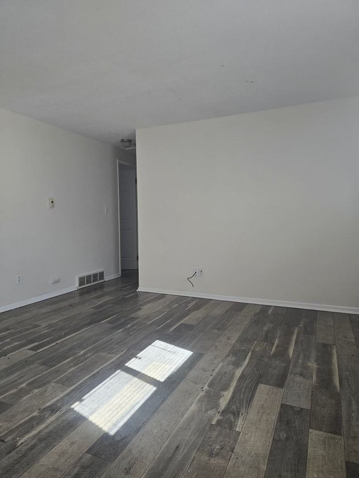 414 Dayton St - Photo 7 of 8