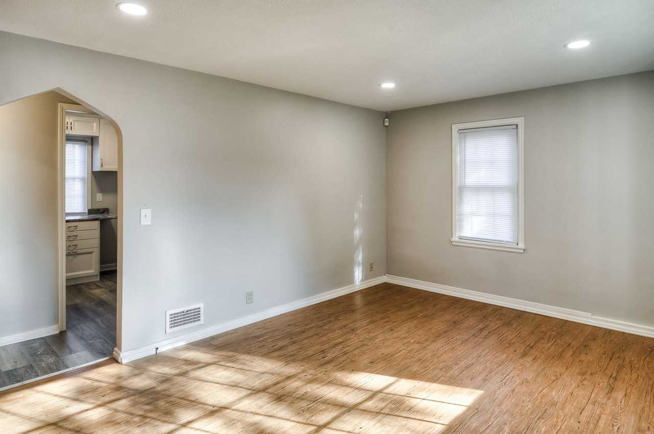 6158 Shirley St - Photo 5 of 24